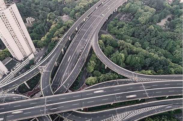 空中视图建筑高速公路<strong>上海城市</strong>烟雾弥漫的黎明