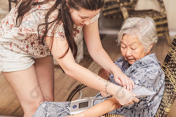 奶奶检查健康首页大女儿检查血压力糖尿病obaasan奶奶日本后代