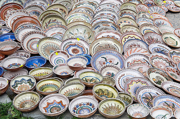罗马尼亚传统的陶瓷盘子市场