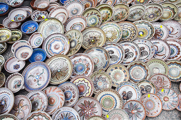 罗马尼亚陶瓷传统的盘子市场