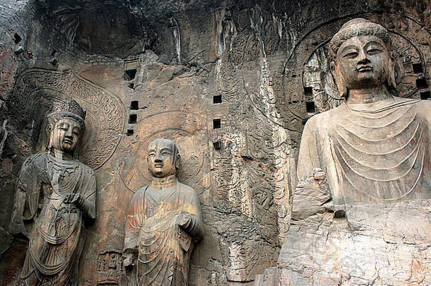 巨大的佛雕像龙门石窟洞穴洛阳河南省中国