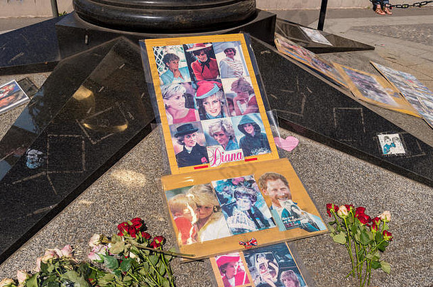巴黎法国6月特写镜头纪念材料前面火焰自由非官方的纪念戴安娜公主甘文维
