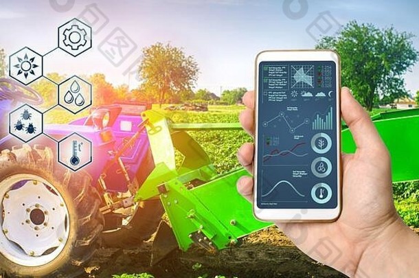 农民持有智能手机信息图表拖拉机背景土豆挖掘机农业聪明的农业农业机械数据analyzi