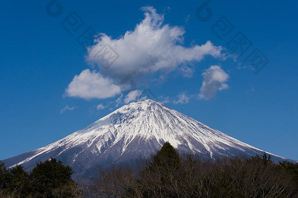 山富士清晰的阳光明媚的一天