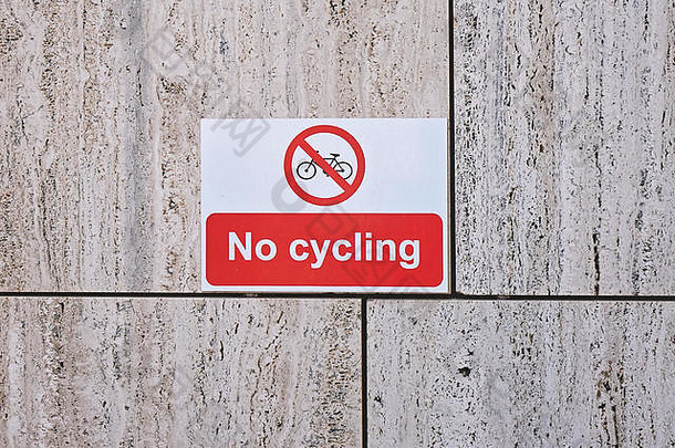 路标志骑自行车大理石墙复制空间