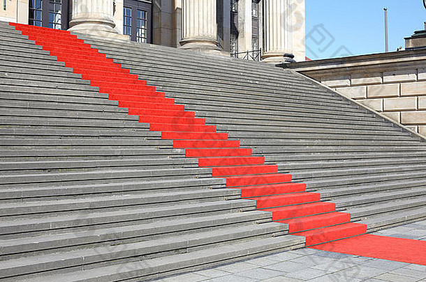 红色的地毯楼梯剪裁路径包括