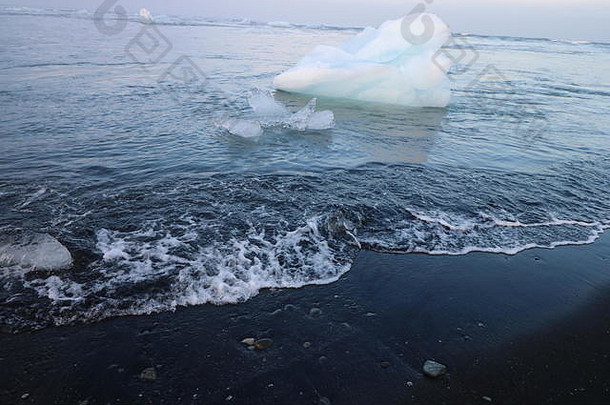 冰岛钻石海滩冰山