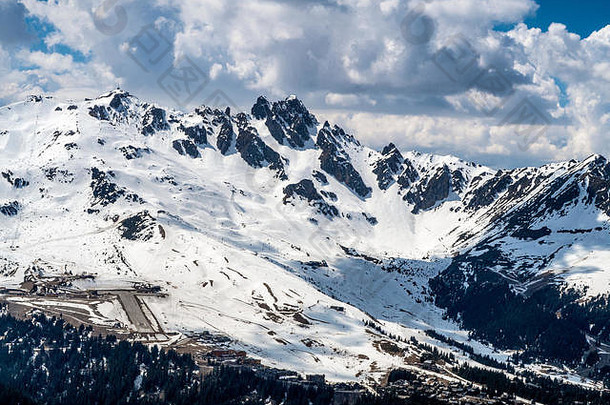 meribelaltiport法国altiportmeribel这里CVF国际 <strong>民航</strong> 组织LFLJaltiport服务meribel滑雪度假胜地法国阿尔卑斯山脉