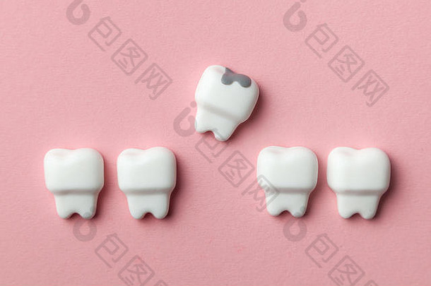 健康的白色牙齿删除牙龋齿粉红色的backgroundhook