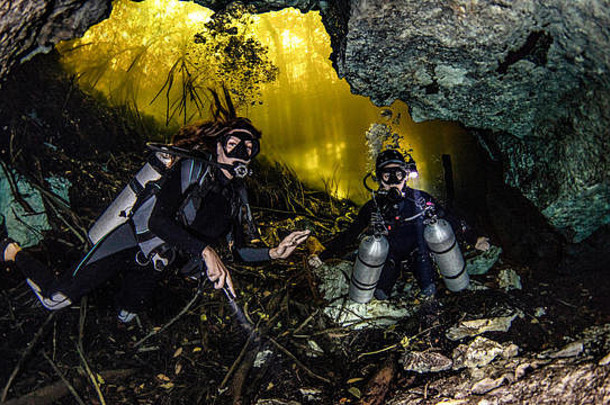 天然井洞穴潜水图伦金塔纳小豆墨西哥