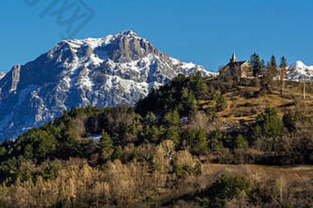 montgardin村<strong>教堂图片</strong>上午大上午冬天南部法国阿尔卑斯山脉法国