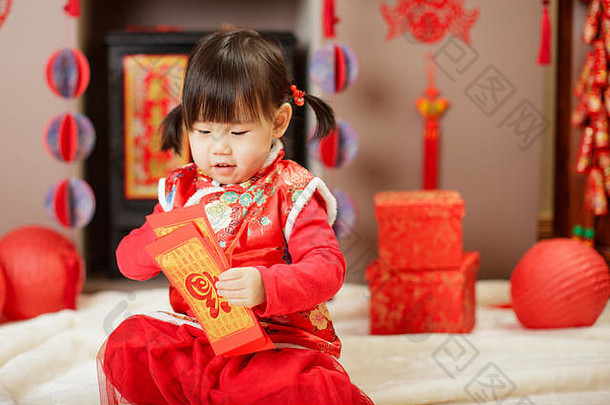 中国人婴儿女孩传统的沙拉酱意味着幸运的红色的信封种类意味着幸运的点缀问候卡引入