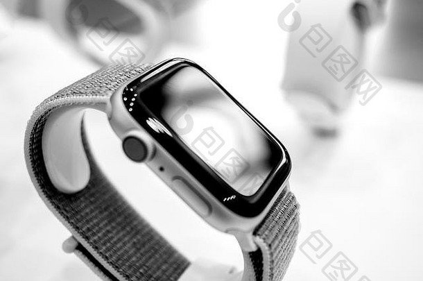 巴黎法国10月最新的苹果看系列智能手表可穿戴设备制造苹果电脑示范黑色的白色强大的作文