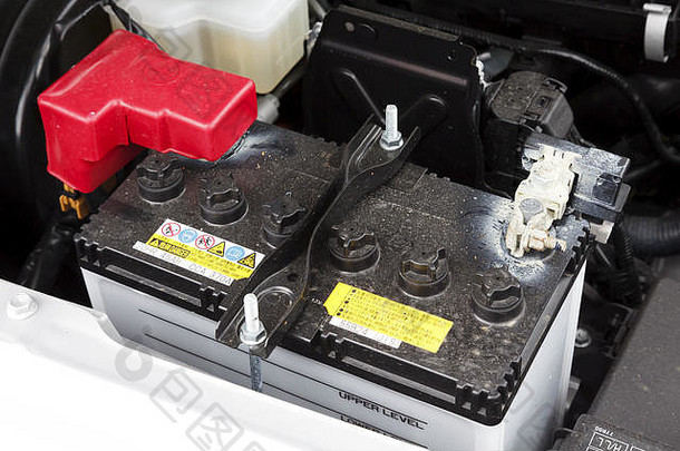 白金汉车电池<strong>安装</strong>车引擎室铃木吉姆尼引领酸车电池设计容易代表
