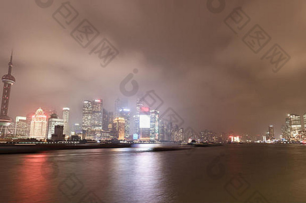 美丽的晚上视图上海履行。