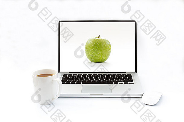 移动PC电脑桌子上鼠标杯咖啡苹果屏幕储蓄者孤立的白色背景