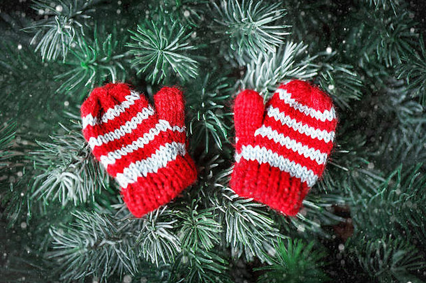 快乐圣诞节快乐一年小针织连指手套圣诞节树