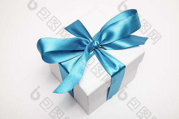 礼物盒子蓝色的丝带白色背景