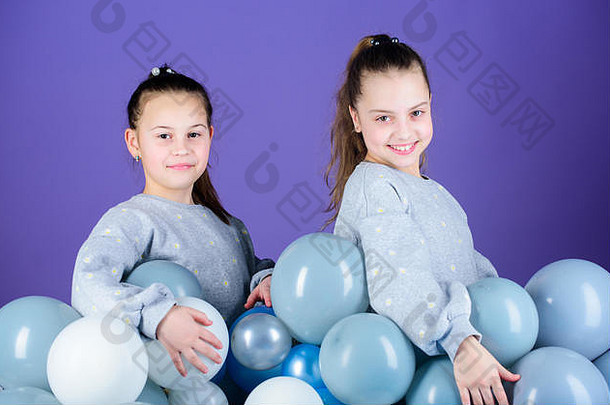 女孩朋友空气气球开始聚会，派对生日聚会，派对国际儿童一天无忧无虑的童年姐妹组织首页聚会，派对问候概念有趣的概念气球主题聚会，派对