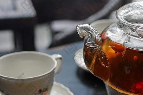 黑色的茶枸中国人枸杞子茉莉花玻璃茶壶空瓷杯花模式飞碟黑色的表格