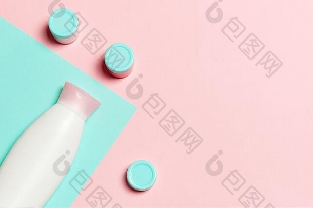 集团塑料身体护理瓶平躺作文化妆品产品粉红色的蓝色的背景空空间设计集白色而是大世界