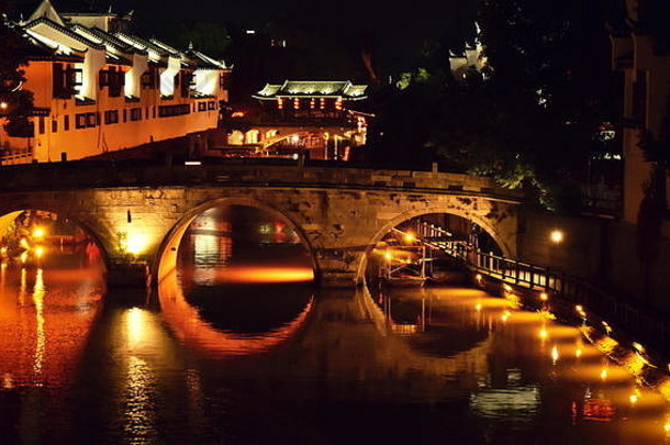中国人小镇运河桥晚上灯三和安徽中国
