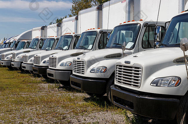 zionsville约8月集装箱货运列车半拖拉机预告片<strong>卡车</strong>排出售集装箱货运列车拥有戴姆勒<strong>卡车</strong>