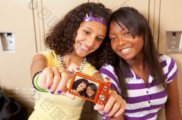 堡劳德黛尔佛罗里达曼联州美国十几岁的女孩坐着学校走廊采取图片