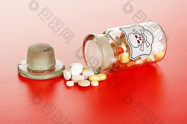 有毒的化学药片泄漏古董标签化学瓶头骨