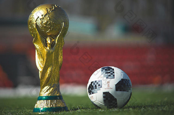 4月莫斯科俄罗斯奖杯国际足联世界杯官方球国际足联世界杯阿迪达斯泰斯达绿色草足球
