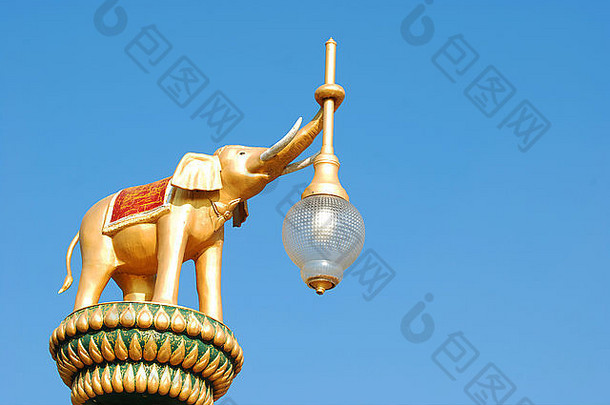 大象雕像持有灯