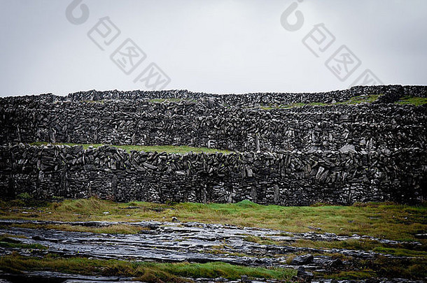 石头<strong>墙字</strong>段多雨的应用程序岛屿爱尔兰高威西