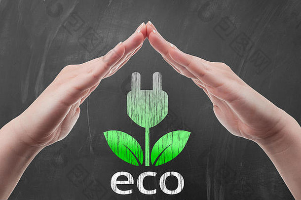 手保护绿色能源概念画黑板上学校黑板