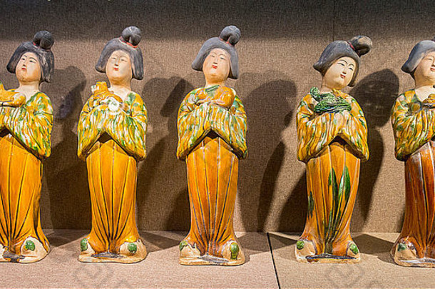 瓷雕像代表中国人星座动物年一年老鼠羊龙