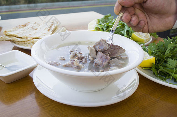 土耳其传统的牛肚汤牛肚corbasi内脏汤