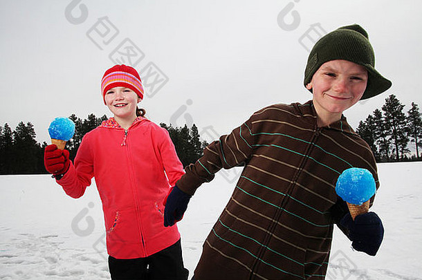 孩子们吃雪视锥细胞冬天一天