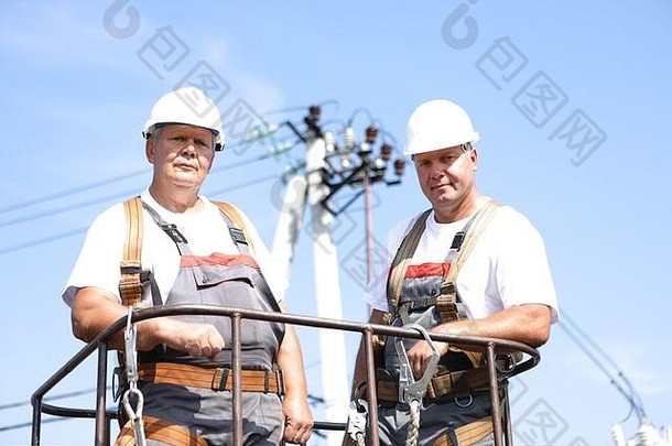 电工人电梯工程师上升起重机修复高层支持但消除事故高海拔站