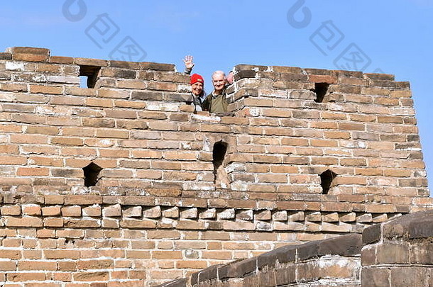 活跃的高级旅游<strong>夫妇</strong>波伟大的墙中国看塔Mutianyu中国