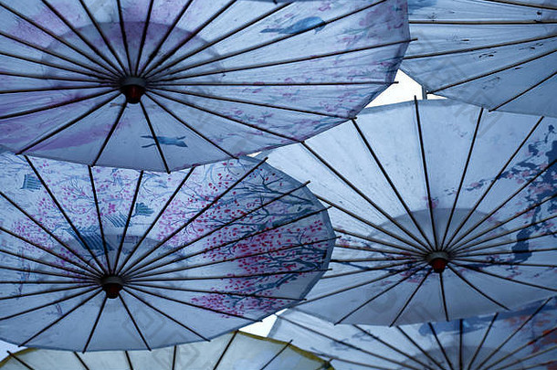 伞状装饰街古老的城市丽江云南中国