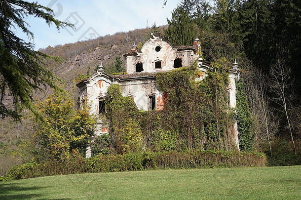 照片被遗弃的别墅莱科意大利