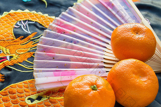 中国人一年橘子风扇丝绸织物绣花龙