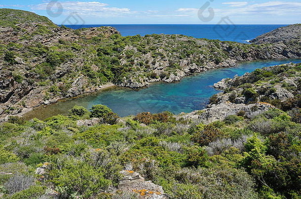 西班牙沿海景观小湾清晰的水地中海海爱定博 纳帽creus自然公园科斯塔布拉瓦位于卡加泰罗尼亚