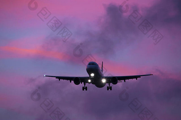 飞机着陆日落伦敦希斯罗机场机场