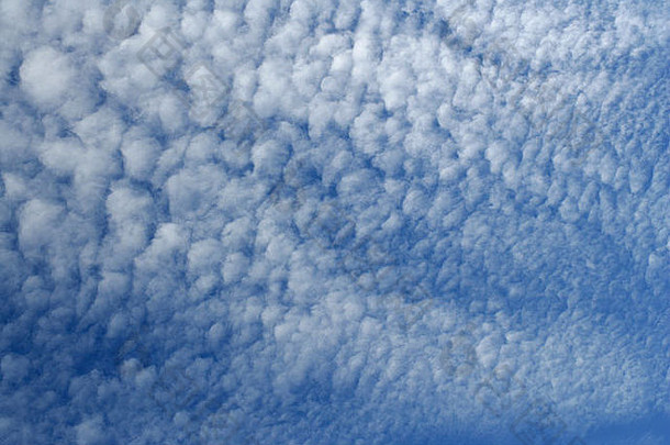 云形成鲭鱼天空