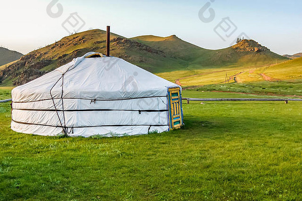 蒙古蒙古包被称为霜长满草的<strong>草原</strong>北部蒙古
