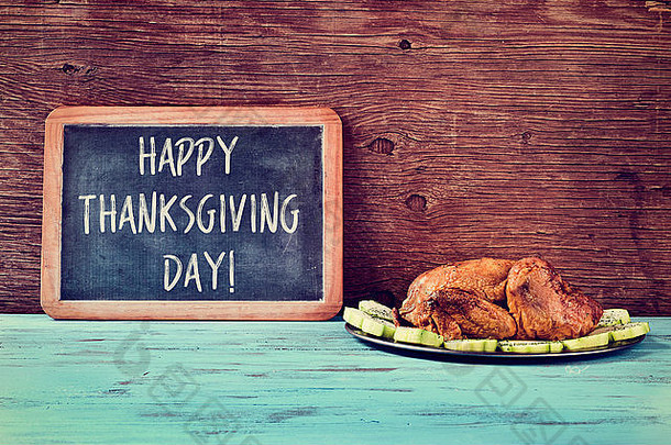 烤火鸡托盘蔬菜黑板文本快乐感恩节一天写蓝色的木