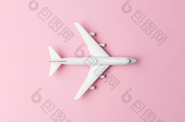 白色飞机粉红色的背景特写镜头旅行冒险概念