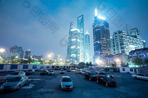 车停车很多上海晚上视图