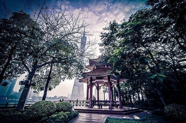 <strong>广州塔</strong>正式广州天文观光查看前面入口公园传统的中国人展馆