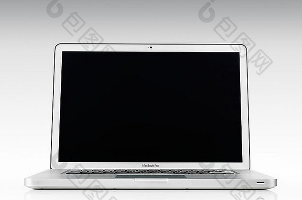 苹果苹果笔记本电脑为移动PC电脑前面视图空白屏幕孤立的白色背景剪裁路径